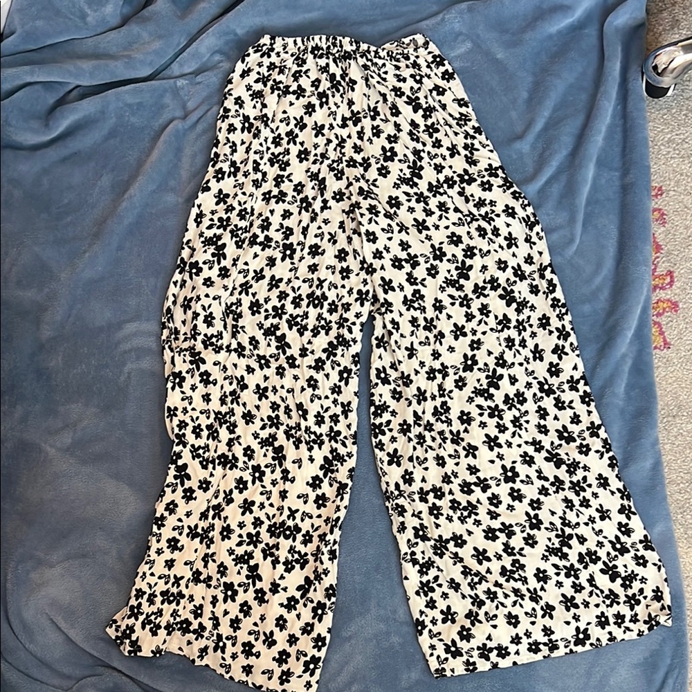 Kendall & Kylie Monochrome Floral Pants